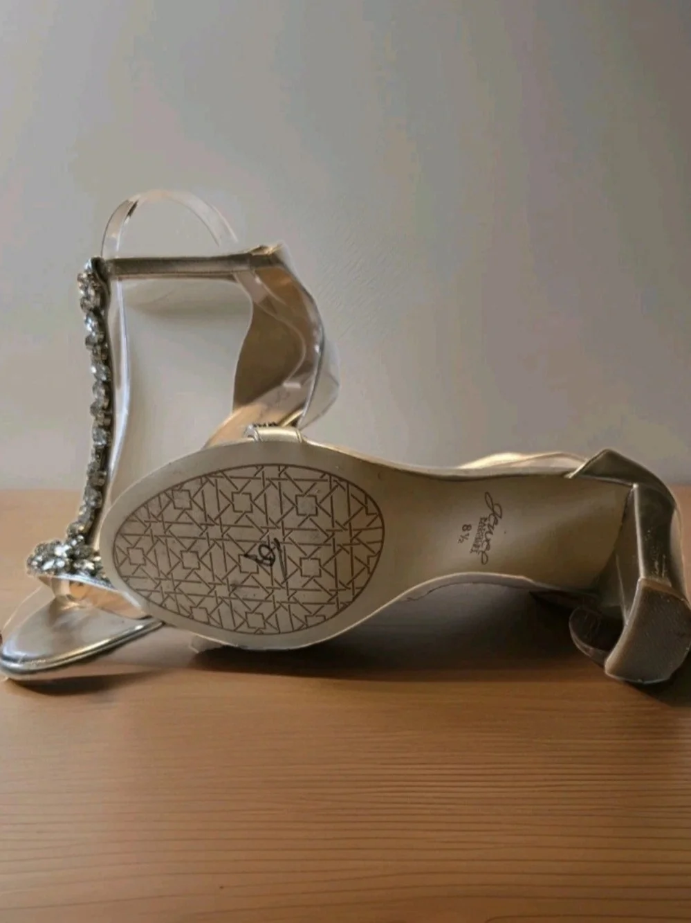 Jewel Badgley Mischka Lindsey Silver Metallic Rhinestone Block Heel Sandals 8.5